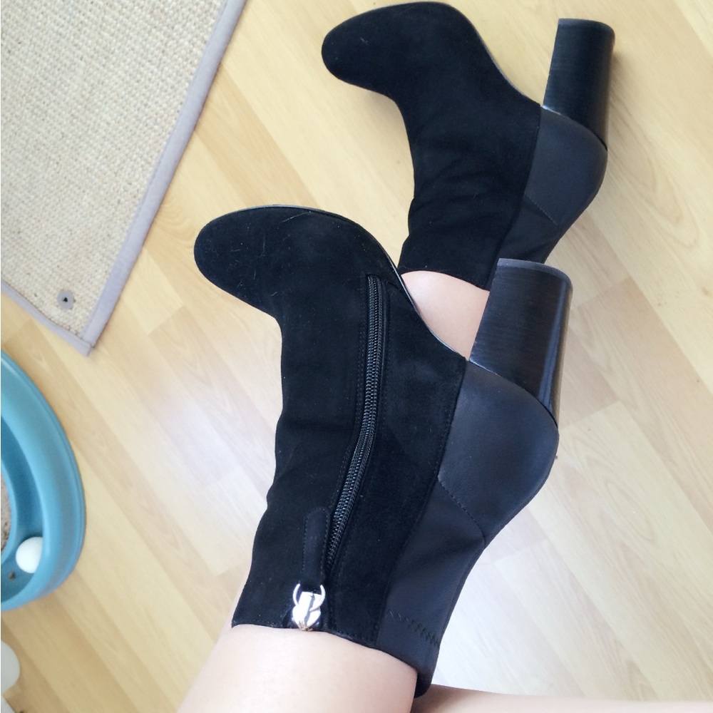 Delman Black suede Heeled Boots size 7.5